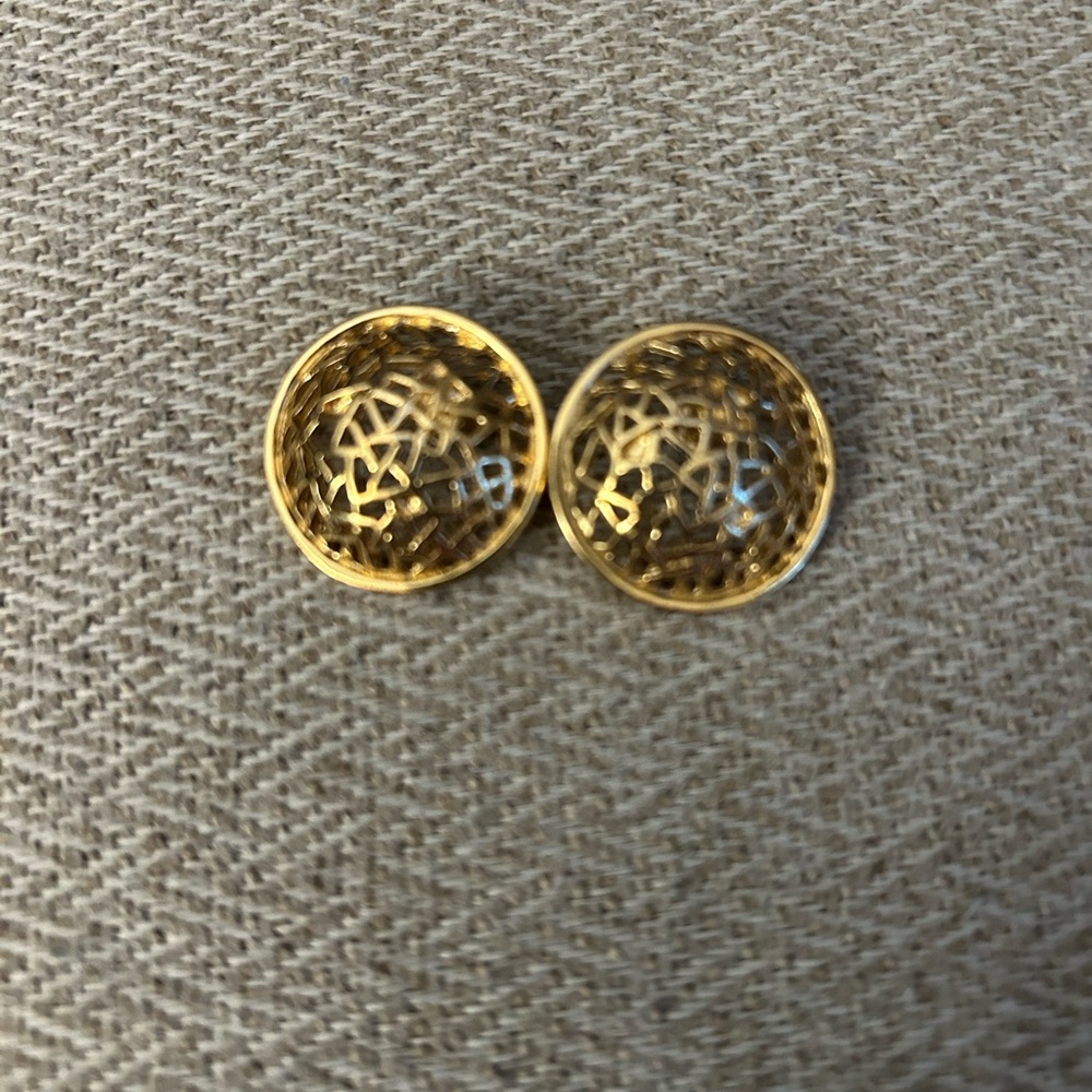 Avon Gold Tone Filigree Pierced Earrings